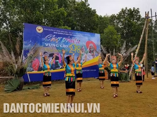 Sắc màu "Chợ phiên vùng cao đầu năm mới 2018" ảnh 7