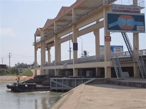 Trên 20 tỉ đô la Mỹ đã được đầu tư vào lĩnh vực thủy lợi. Trong ảnh là cống Bảo Định, tỉnh Tiền Giang. Ảnh: baomoi.com