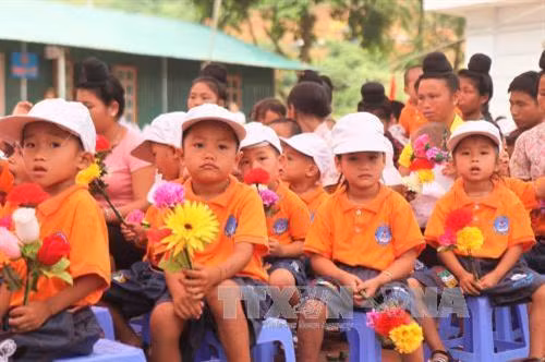 Học sinh Mầm non Nặm Păm trong ngày khai giảng năm học mới. Ảnh: Hữu Quyết - TTXVN