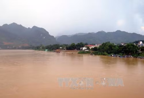Một góc sông Lô, địa phận thành phố Tuyên Quang. Ảnh Quang Đán – TTXVN