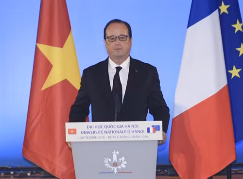 Tổng thống Pháp Francois Hollande phát biểu với sinh viên trường Đại học Quốc gia Hà Nội về chủ đề: “Tương lai chung của Pháp và Việt Nam”. Ảnh: Phạm Kiên – TTXVN