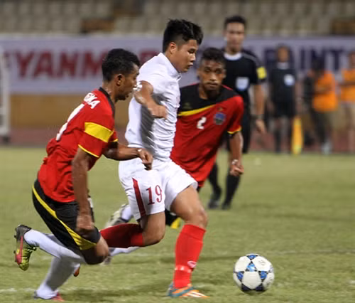 Đánh bại Đông Timor, U19 Việt Nam vươn lên đầu bảng ảnh 1