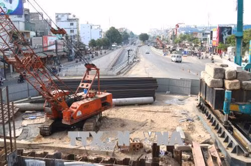 Công trường thi công nhánh N2 dự án hầm chui An Sương. Ảnh: Trần Xuân Tình – TTXVN