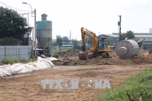 Dự án BOT đường nối Võ Văn Kiệt với cao tốc Thành phố Hồ Chí Minh - Trung Lương chỉ mới thi công từng phân đoạn. Ảnh: Trần Xuân Tình - TTXVN