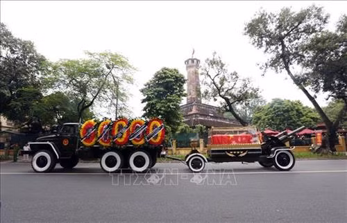 Đoàn xe tang Chủ tịch nước Trần Đại Quang đi qua đường Điện Biên Phủ (Hà Nội). Ảnh: TTXVN