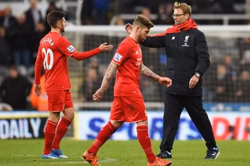 Thầy trò Jurgen Klopp đón nhận thất bại. (Nguồn: Getty Images)