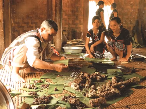 Chuẩn bị lễ vật cúng thần linh