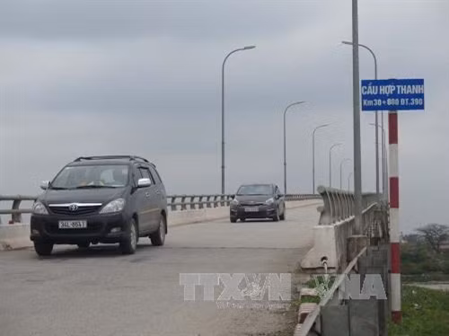 Cầu Hợp Thanh hoàn thành nối liên 6 xã khu đảo với trung tâm huyện, tạo bước ngoặt trong phát triển kinh tế - xã hội cho Thanh Hà. Ảnh: Mạnh Minh - TTXVN