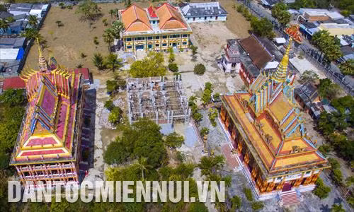 Trong dịp Tết Tết Chôl Chhnăm Thmây 2020, các chùa Khmer không trang trí đón Tết như mọi năm, ngừng các nghi lễ và các hoạt động mừng năm mới tập trung đông người
