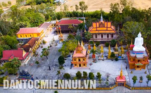 Trong dịp Tết Tết Chôl Chhnăm Thmây 2020, các chùa Khmer không trang trí đón Tết như mọi năm, ngừng các nghi lễ và các hoạt động mừng năm mới tập trung đông người