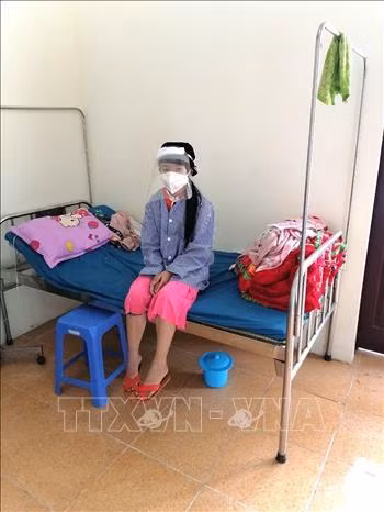 Bệnh nhân COVID-19 số 268 đang được điều trị ở khu cách ly Bệnh viện Đa khoa huyện Đồng Văn (Hà Giang). Ảnh: TTXVN phát