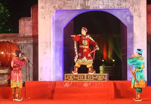 Chương trình nghệ thuật tái hiện về chiến thắng Bạch Đằng của Ngô Quyền trong lễ kỷ niệm. Ảnh: Thanh Tùng-TTXVN