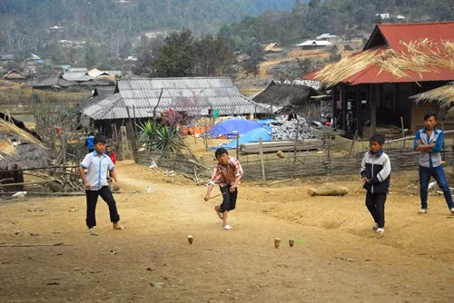 Trẻ em chơi tu lu