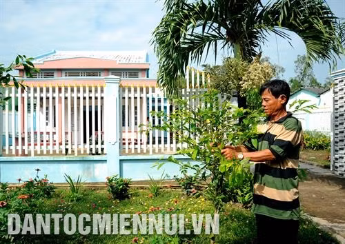 Cơ ngơi khang trang của gia đình ông Lý Quờn. Ảnh: Phúc Thanh