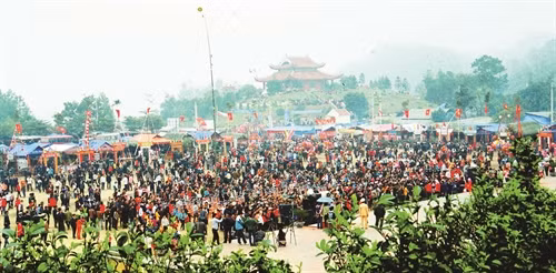 Hội thi cấy lúa là nét đẹp văn hóa nằm trong khuôn khổ Lễ hội Lồng Tồng của đồng bào các dân tộc huyện Định Hóa (Thái Nguyên)