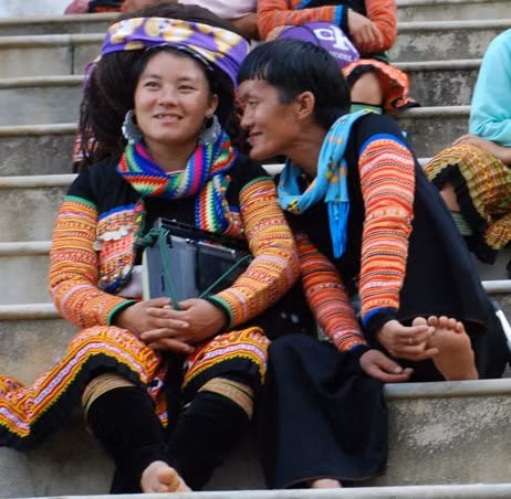 Tỏ tình (ảnh chụp ở sân vận động thị trấn Mộc Châu, Sơn La).