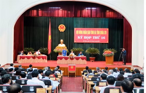 Quang cảnh kỳ họp thứ 16 HĐND tỉnh Hà Tĩnh khóa XVI. Ảnh: Công Tường- TTXVN