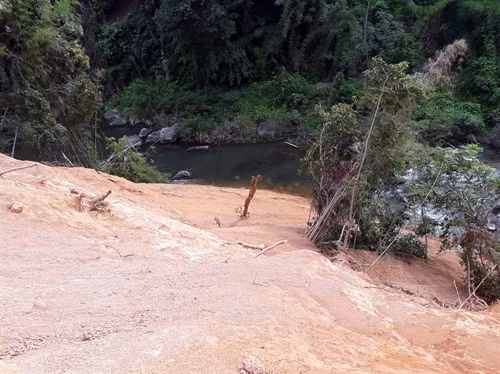 Dòng sông Cầu đang bị thu hẹp do hành vi vi phạm pháp luật của doanh nghiệp