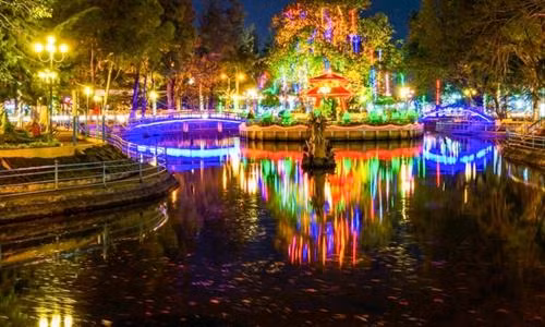 Trung tâm Văn hóa - Triển lãm Hồ Nước Ngọt, thuộc phường 6 (TP Sóc Trăng) lung linh về đêm. Ảnh: baosoctrang.org.vn