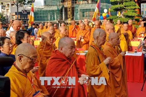 Nghi thức dâng hương tại Đại lễ Phật đản Phật lịch 2562. Ảnh: Thế Anh - TTXVN
