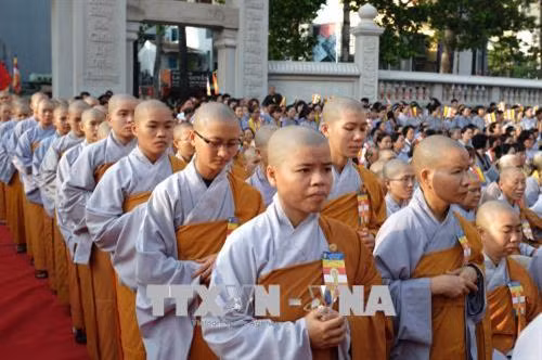 Đông đảo tăng ni, phật tử của thành phố tham dự Đại lễ Phật đản Phật lịch 2562. Ảnh: Thế Anh - TTXVN