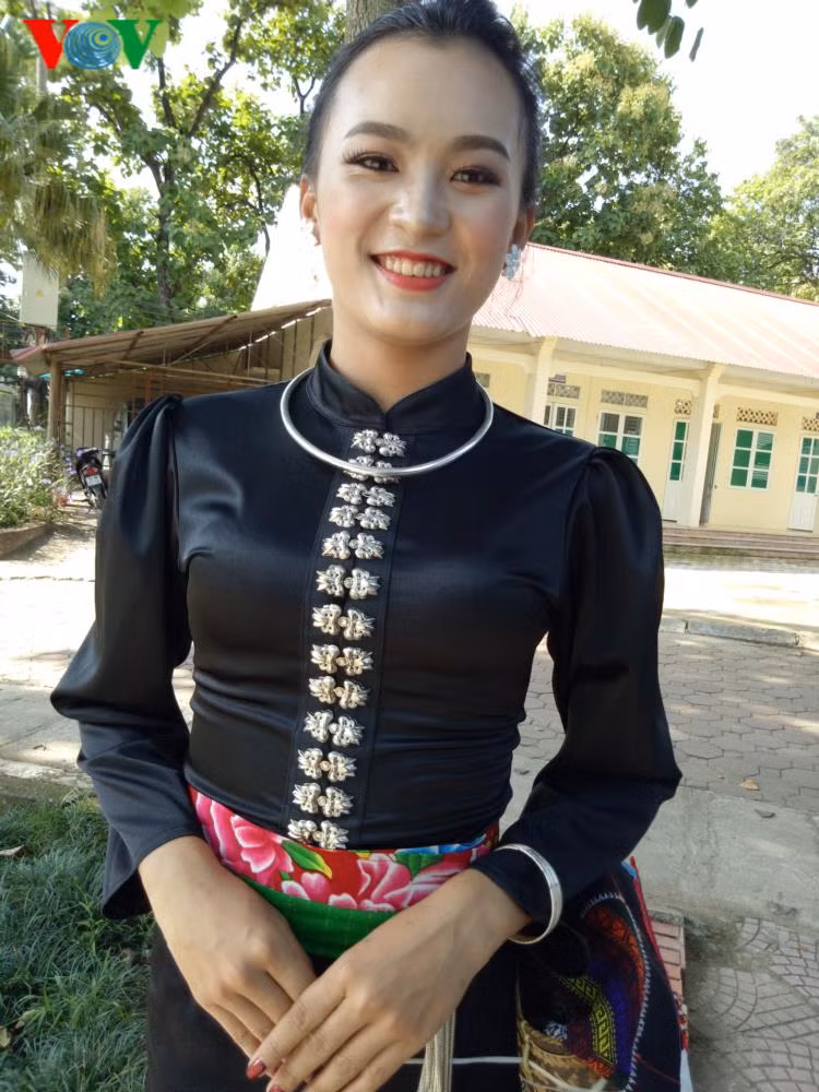 Trang phục nền nã của cô gái Thái đen miền ban trắng ảnh 2