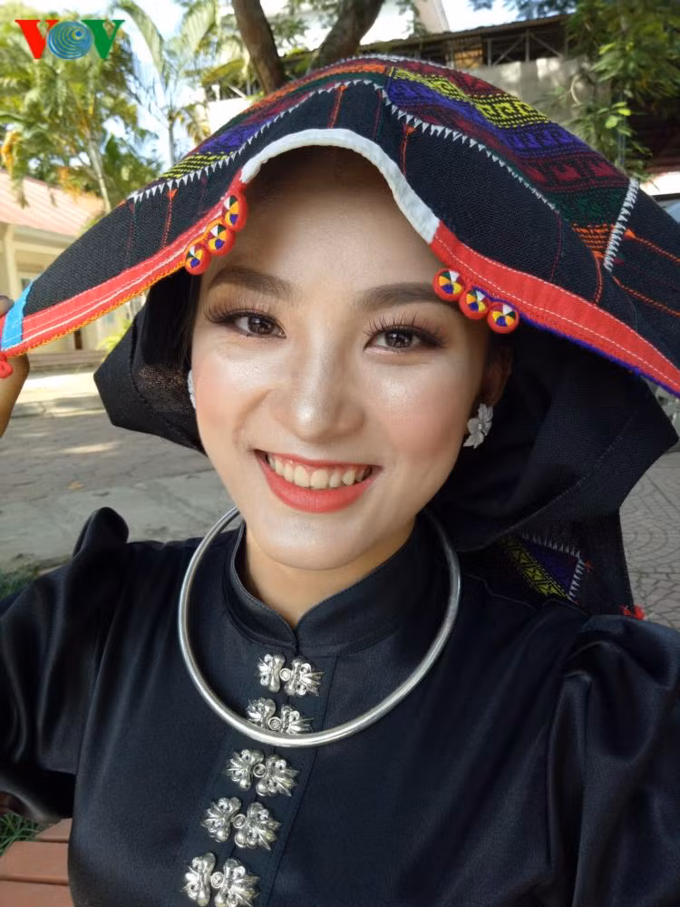 Trang phục nền nã của cô gái Thái đen miền ban trắng ảnh 9