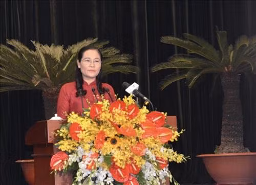 Phó Bí thư Thành ủy, Chủ tịch HĐND Thành phố Hồ Chí Minh Nguyễn Thị Lệ phát biểu khai mạc kỳ họp. Ảnh: Thành Chung - TTXVN