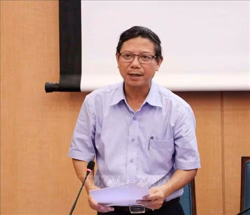 Phó giám đốc sở Y tế Hà Nội Hoàng Đức Hạnh báo cáo tại hội nghị. Ảnh: Văn Điệp – TTXVN