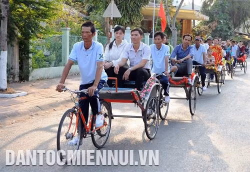Du khách tham quan, tìm hiểu cuộc sống của người Hà Tiên bằng xe lôi đạp, còn gọi là xe vua. Ảnh: An Hiếu Thắng cảnh Thạch Động ở phường Mỹ Đức là một trong mười thắng cảnh đẹp của đất Hà Tiên. Ảnh: An Hiếu Hoàng hôn trên bãi biển Mũi Nai (Hà Tiên), bãi biển vào loại đẹp nhất ở cả hai bờ biển Đông và Tây của khu vực Đồng bằng sông Cửu Long. Ảnh: An Hiếu