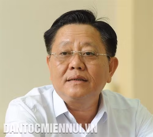 “Hà Tiên đã và đang đẩy mạnh công tác quảng bá, xúc tiến thương mại - du lịch; tôn tạo cảnh quan các khu, điểm du lịch; tiếp tục chỉnh trang đô thị, từng bước nâng cấp thành phố tương xứng với vai trò là hạt nhân phát triển bền vững ở vùng biên giới Tây Nam của Tổ quốc…” - Ông Phạm Văn Xuân, Phó Chủ tịch Ủy ban Nhân dân thành phố Hà Tiên (Kiên Giang). Ảnh: An Hiếu