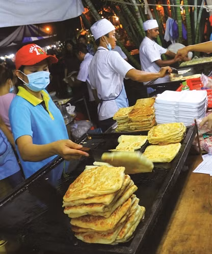Chế biến các loại bánh dân gian tại Lễ hội