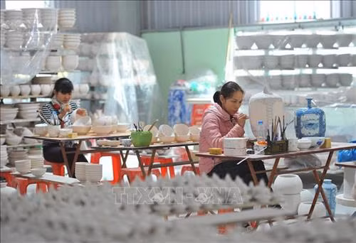 Làng gốm cổ Bát Tràng. Ảnh: Minh Đức - TTXVN