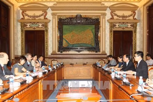 Phó Chủ tịch Thường trực UBND Thành phố Hồ Chí Minh Lê Thanh Liêm có buổi tiếp Giám đốc khu vực cao cấp phụ trách Việt Nam, Lào và Campuchia của Công ty Tài chính Quốc tế (IFC) ông Kyle F.Kelhofer đang có chuyến thăm và làm việc tại Việt Nam. Ảnh: Thanh Vũ-TTXVN