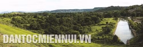 Toàn cảnh huyện Phú Thiện (Gia Lai) nhìn từ hồ thủy lợi Ayun Hạ. Ảnh: An Thành Đạt - TTXVN