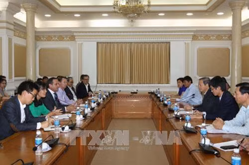 Phó Chủ tịch UBND Thành phố Hồ Chí Minh Lê Văn Khoa tiếp Tổng lãnh sự Pháp tại Thành phố Hồ Chí Minh Vincent Floreani. Ảnh: Thanh Vũ-TTXVN