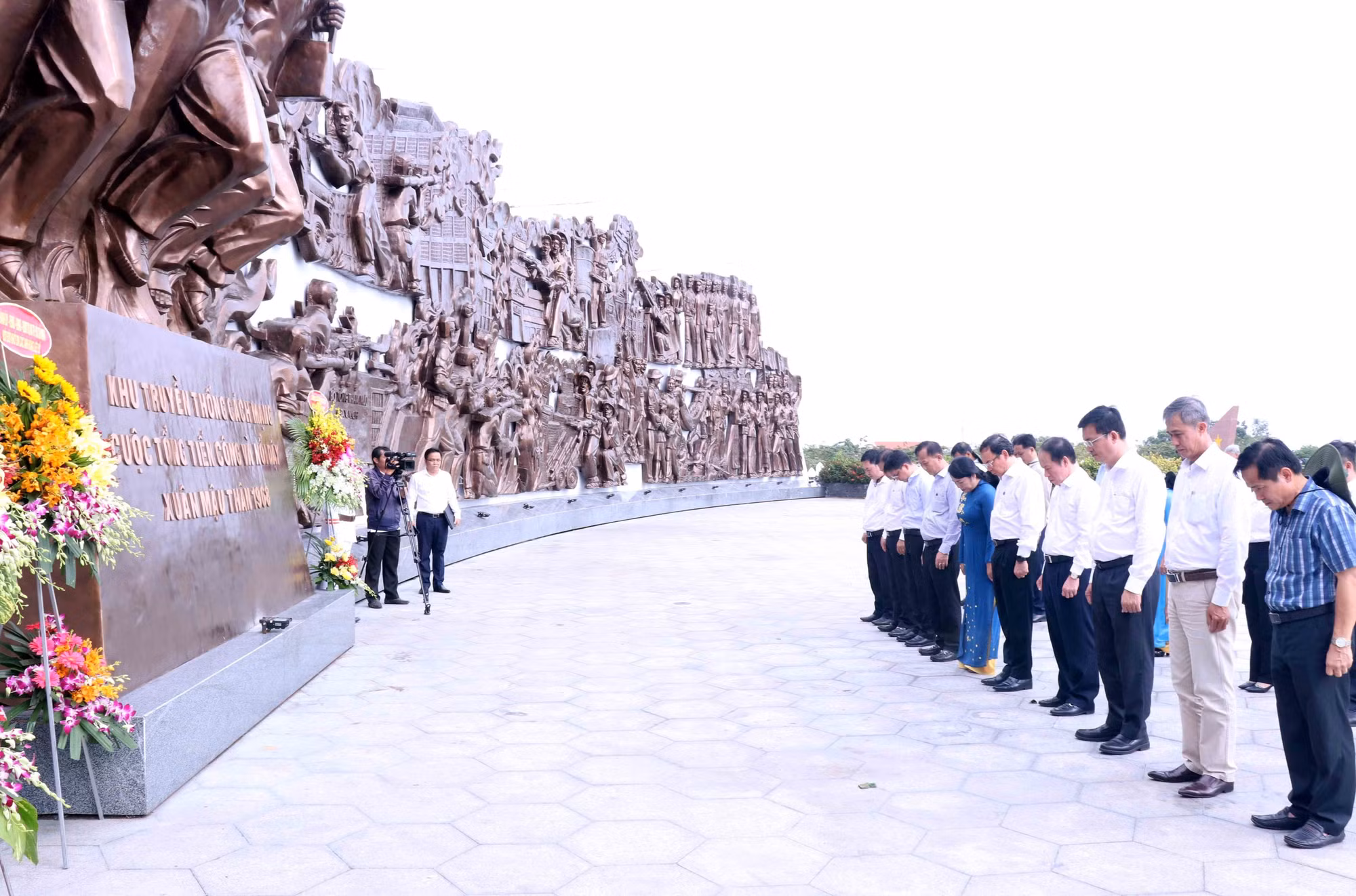 Bí thư Thành ủy Thành phố Hồ Chí Minh dự Ngày hội Đại đoàn kết toàn dân tộc tại khu dân cư ảnh 4