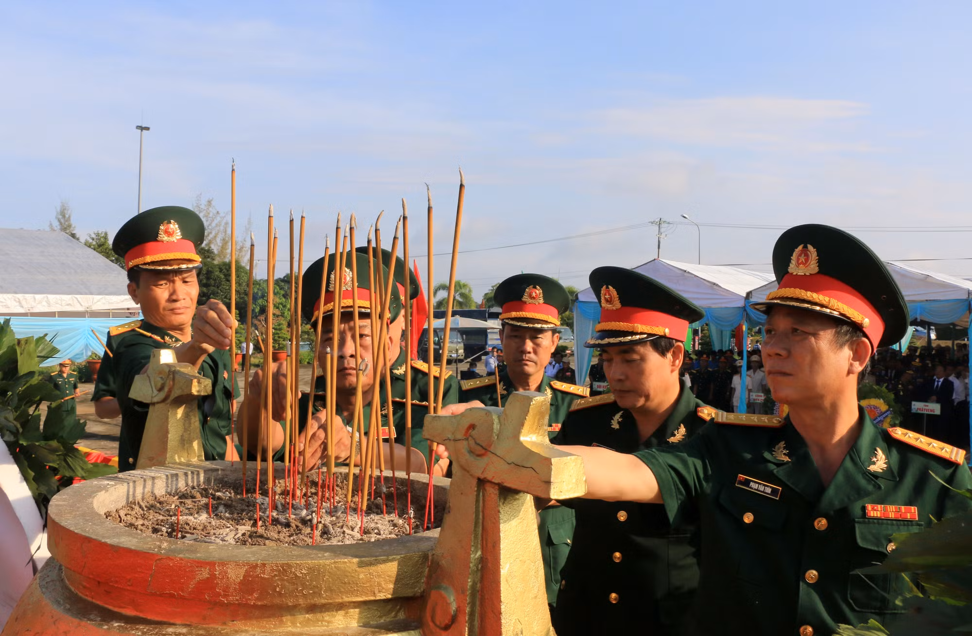 75 năm Ngày Thương binh - Liệt sĩ: ​Chuyện về những người tìm kiếm, quy tập hài cốt liệt sĩ ảnh 4