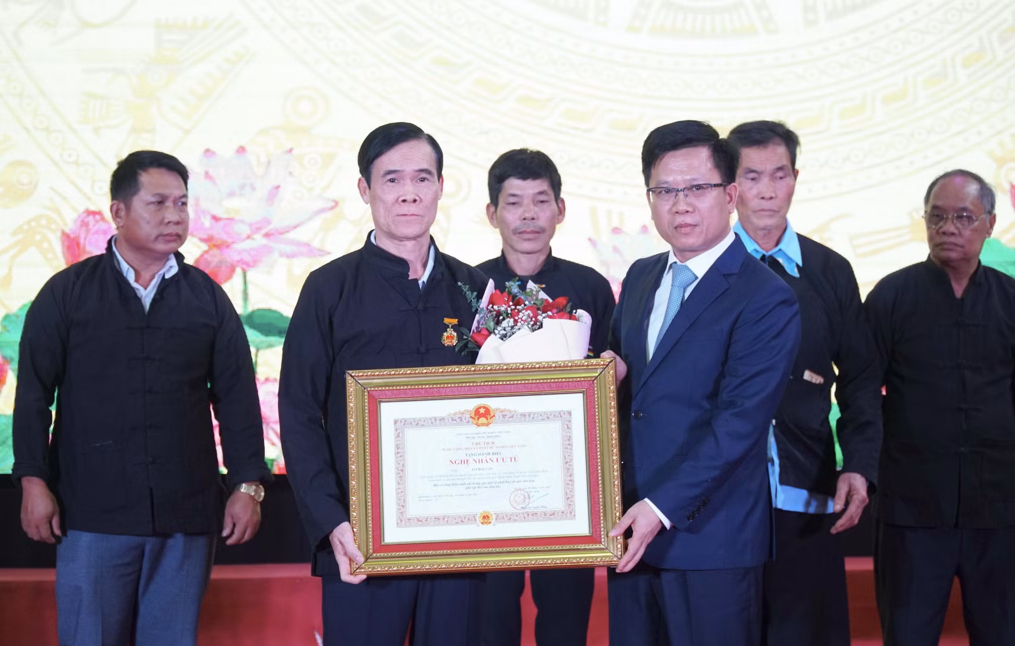 Điện Biên có thêm 13 “Nghệ nhân ưu tú” trong lĩnh vực di sản văn hóa phi vật thể ảnh 2