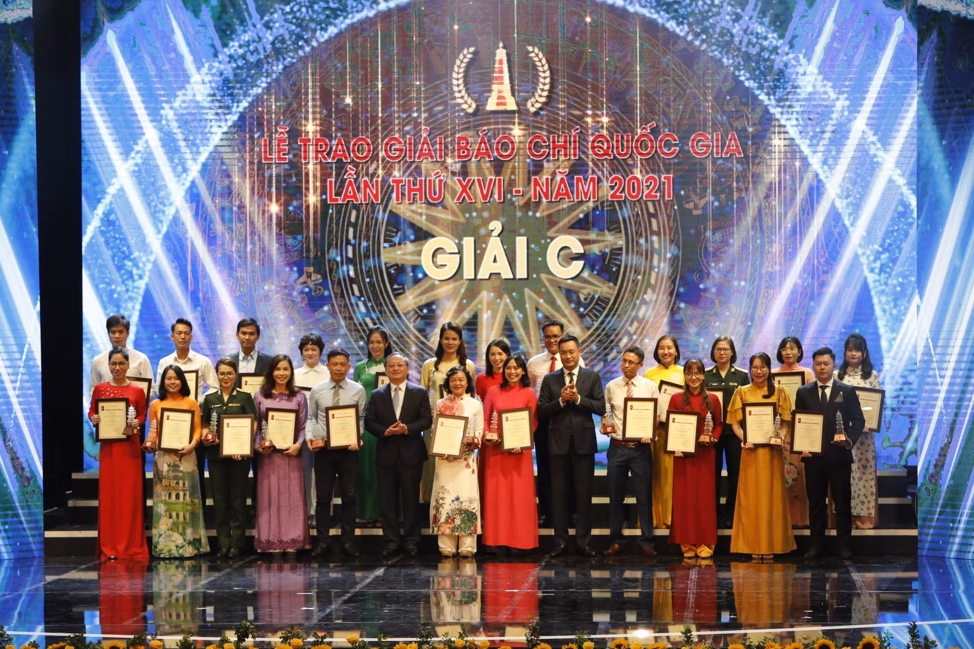 Lễ trao Giải Báo chí quốc gia lần thứ XVI - năm 2021 tôn vinh lao động sáng tạo của người làm báo ảnh 6