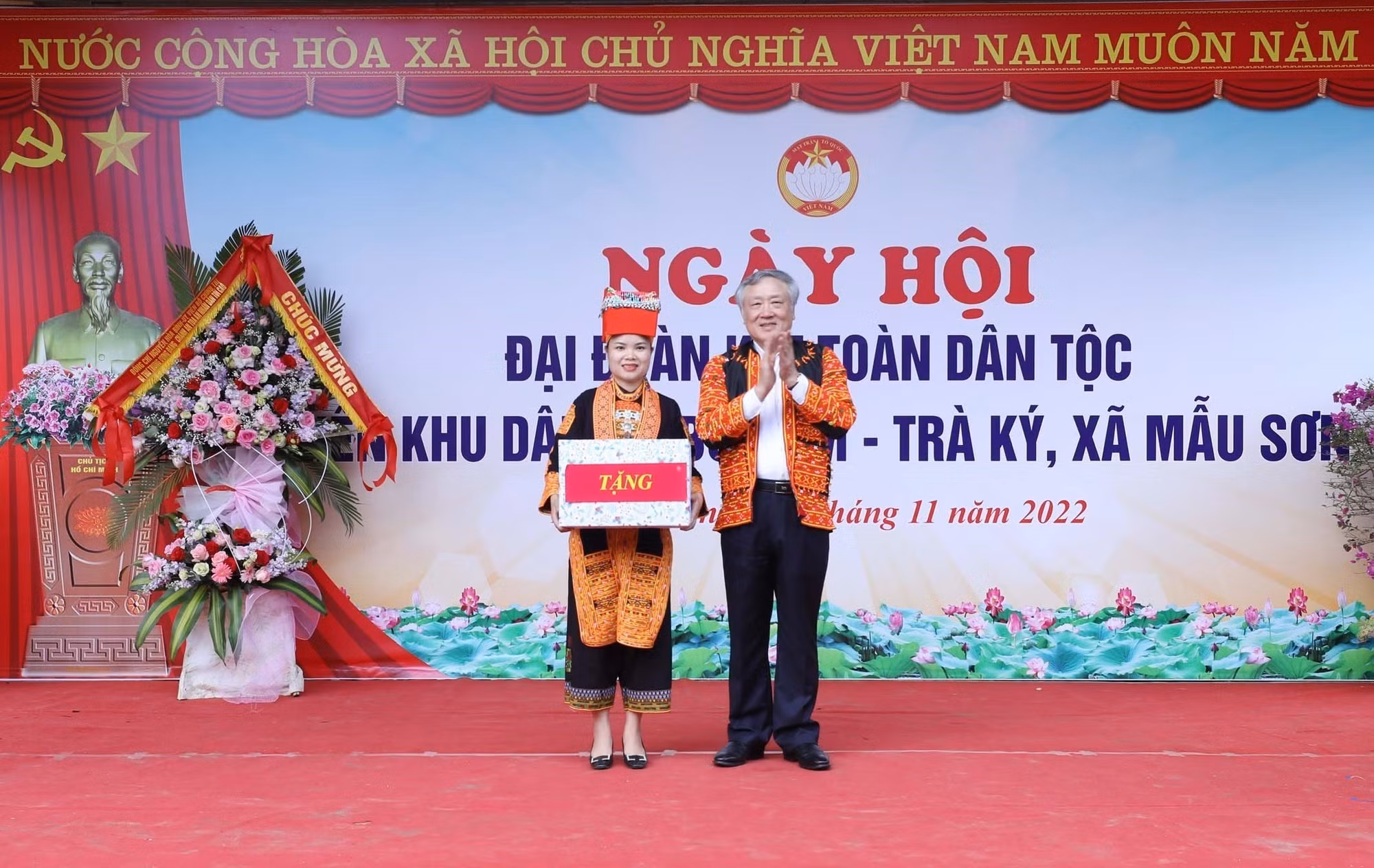 Ủy viên Bộ Chính trị Nguyễn Hòa Bình dự Ngày hội Đại đoàn kết toàn dân tộc tại Lạng Sơn ảnh 3