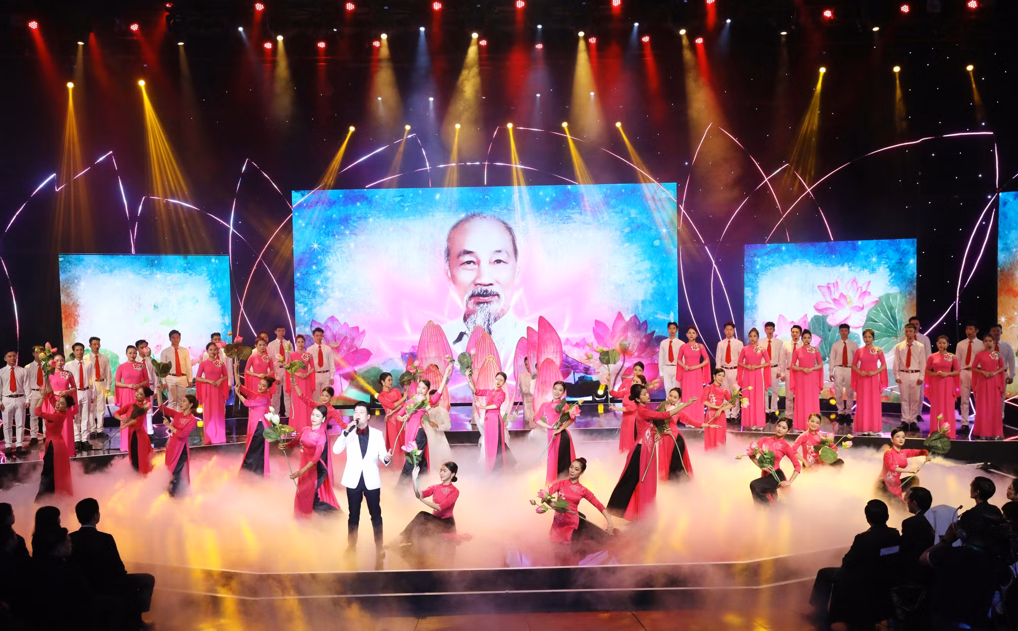 Chủ tịch nước dự Chương trình "Hồ Chí Minh - Hành trình khát vọng 2022" ảnh 3
