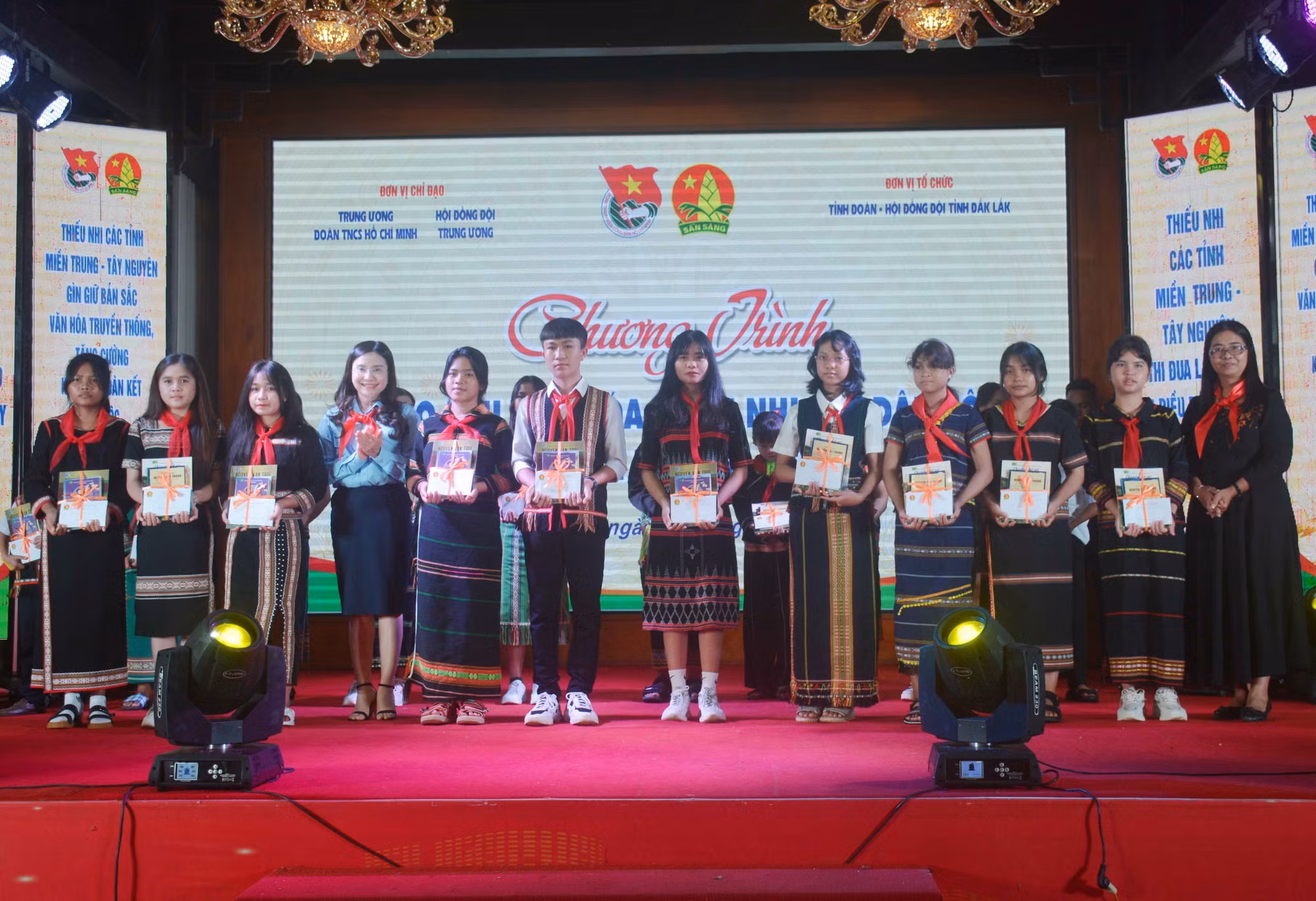 Giao lưu văn hóa thiếu nhi các dân tộc khu vực miền Trung - Tây Nguyên ảnh 1