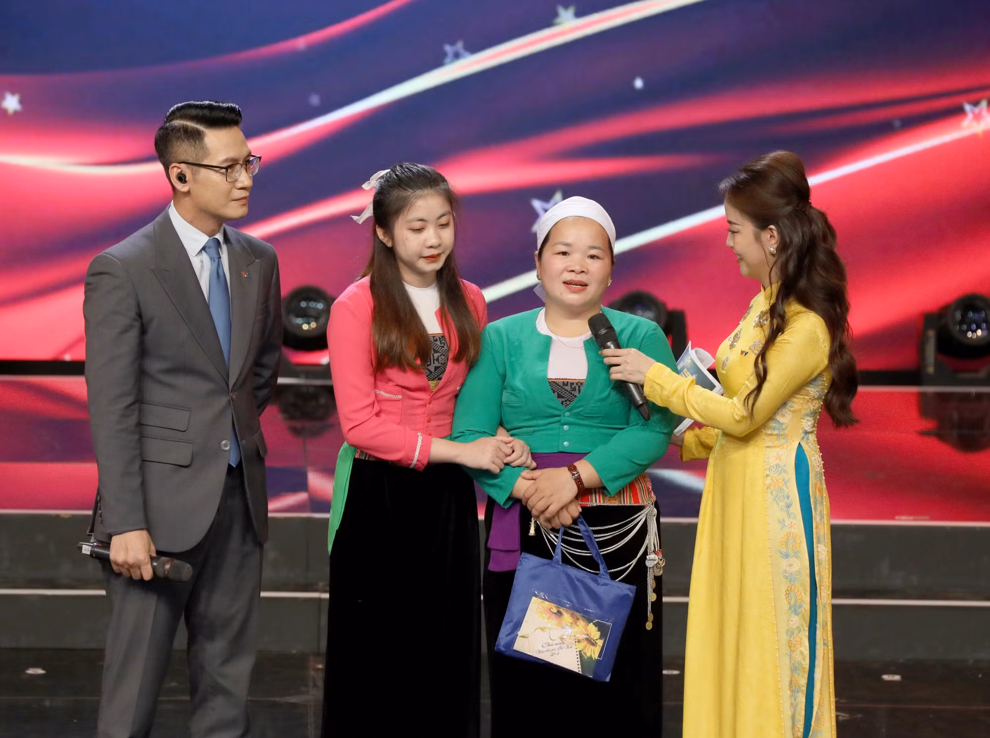 Chủ tịch nước dự Chương trình "Hồ Chí Minh - Hành trình khát vọng 2022" ảnh 7