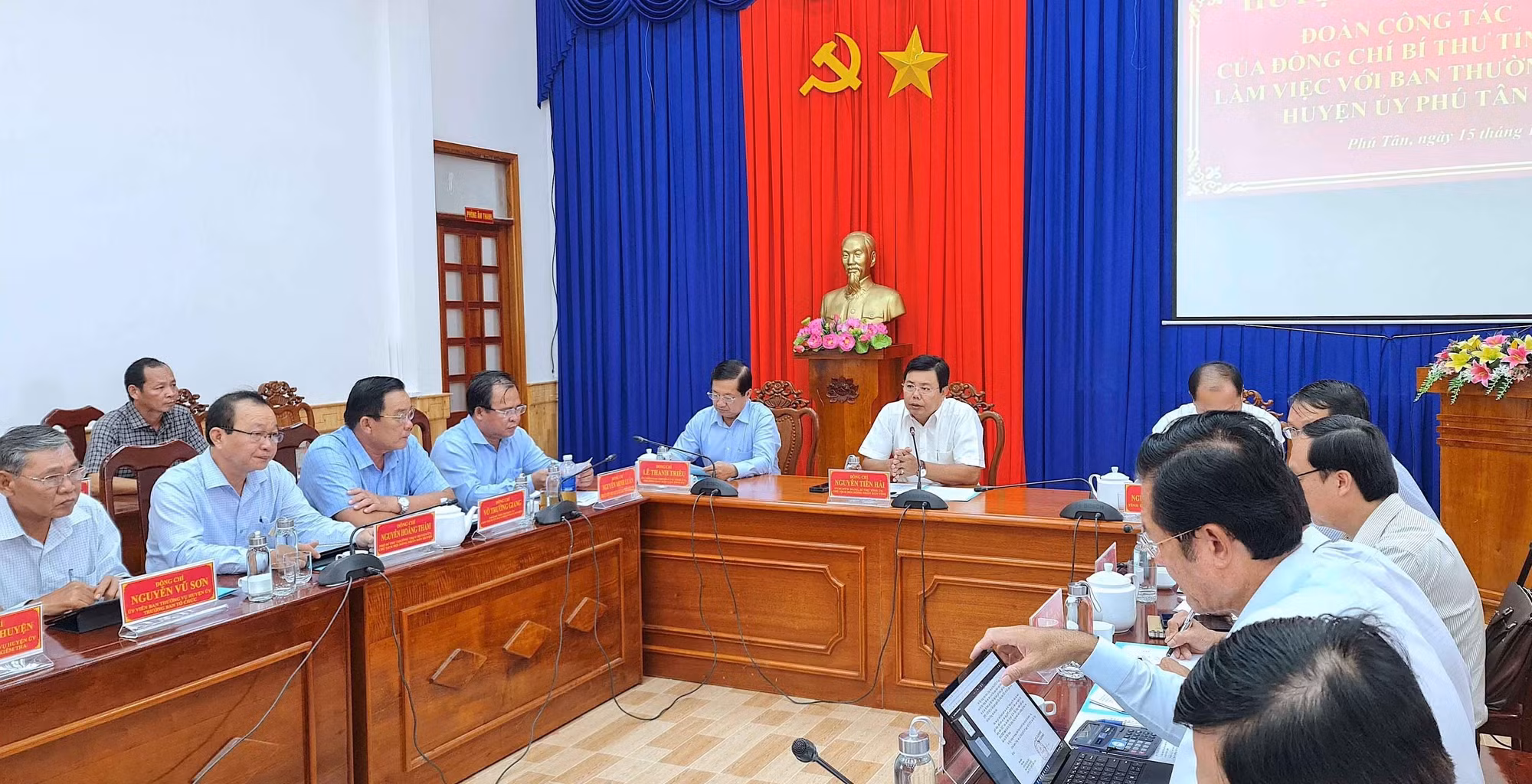 Nhiều khó khăn cần tháo gỡ để huyện ven biển của tỉnh Cà Mau về đích nông thôn mới ảnh 2