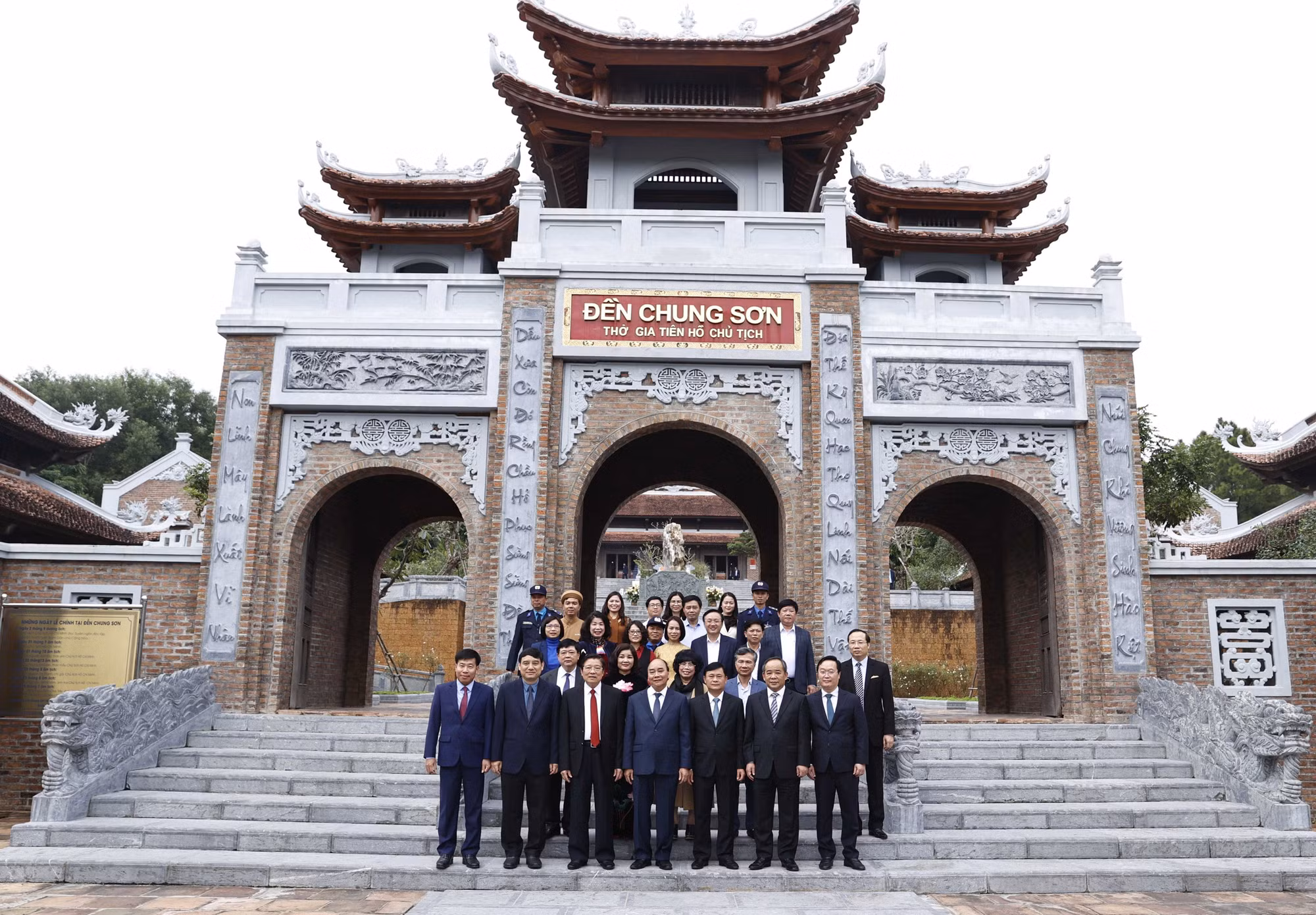 Chủ tịch nước Nguyễn Xuân Phúc dự Lễ vinh danh nữ sĩ Hồ Xuân Hương ảnh 9