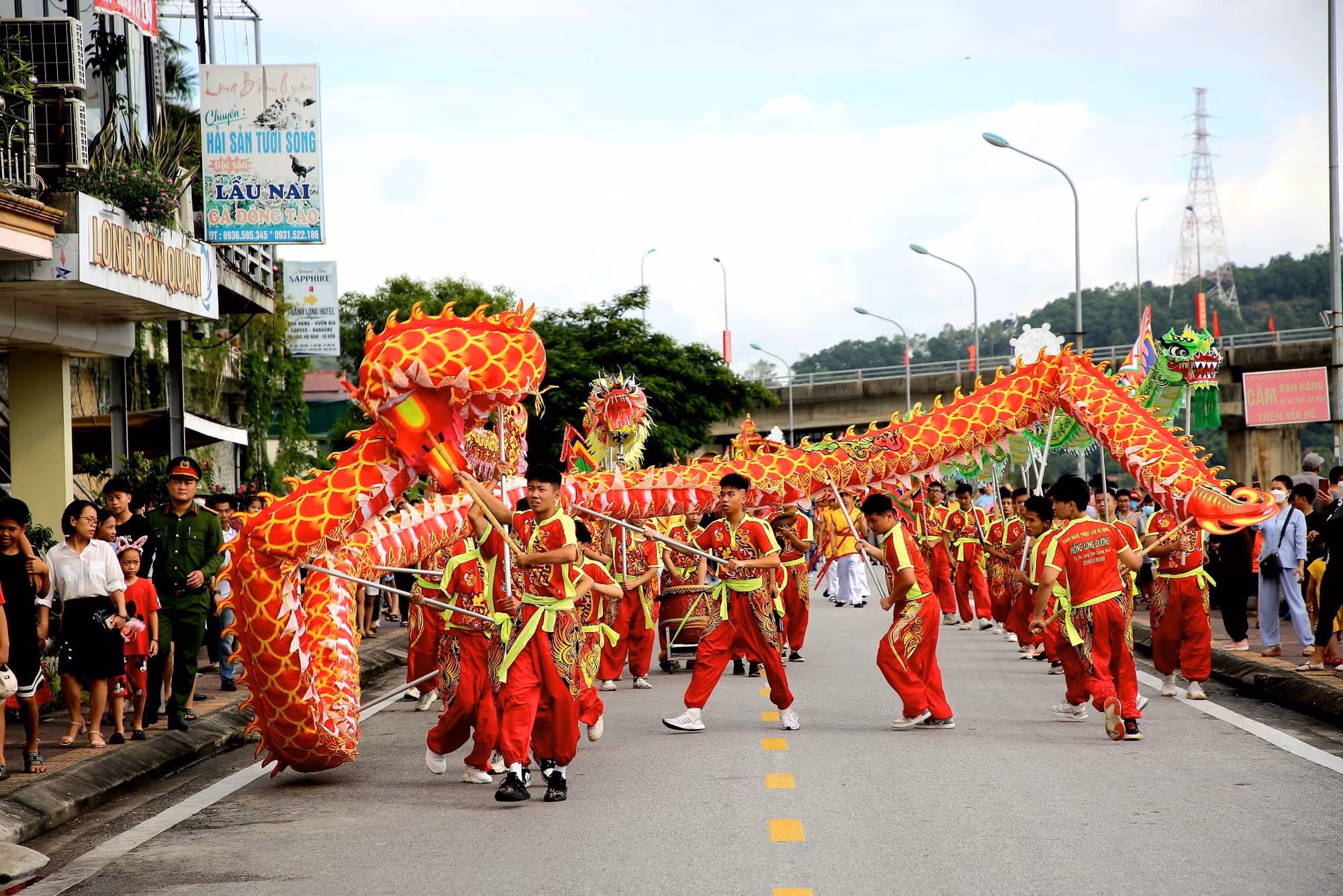 Lễ hội Đền Cửa Ông thu hút hàng nghìn người dân đến chiêm bái, vãn cảnh ảnh 5