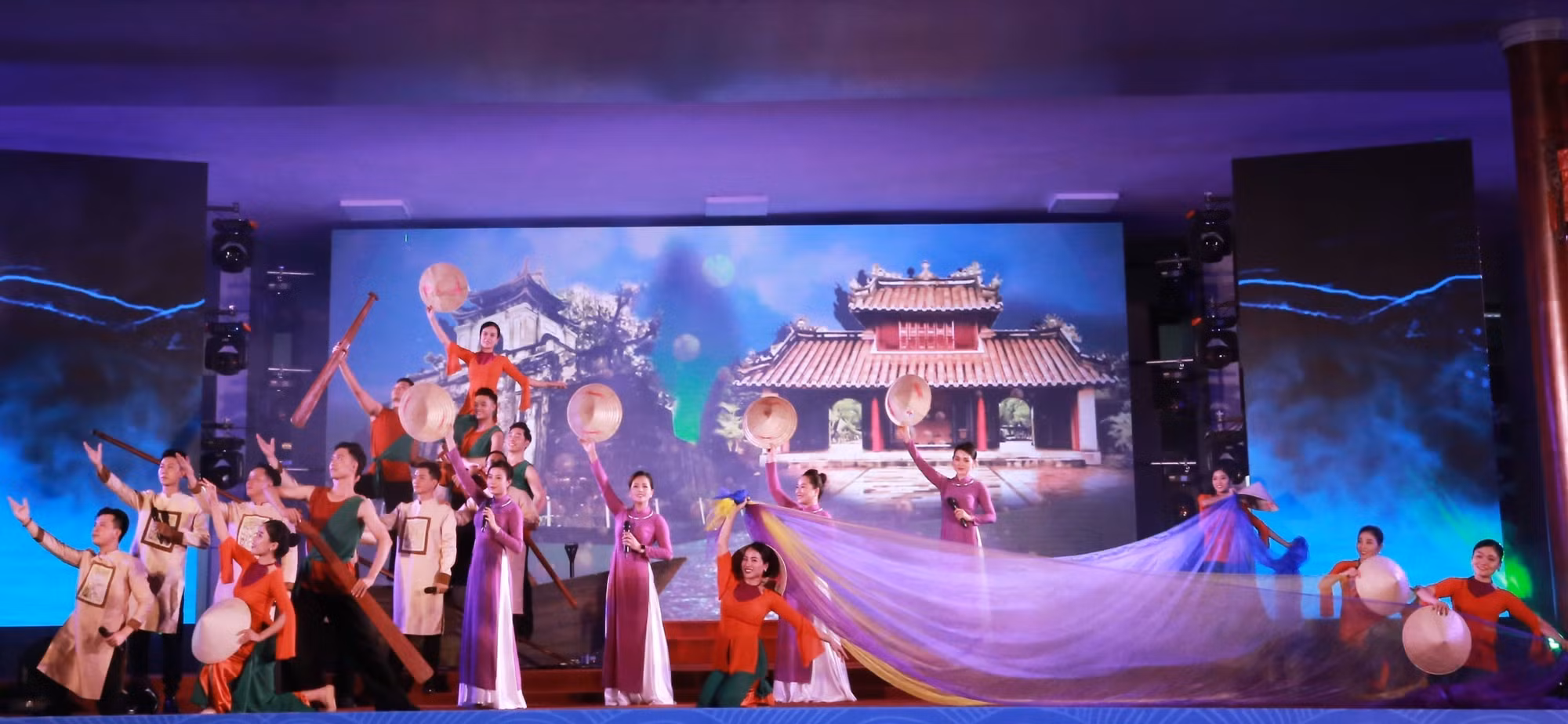 Hội diễn Câu hò nối những dòng sông: Khẳng định giá trị trường tồn các loại hình dân ca khu vực Bắc miền Trung ảnh 4