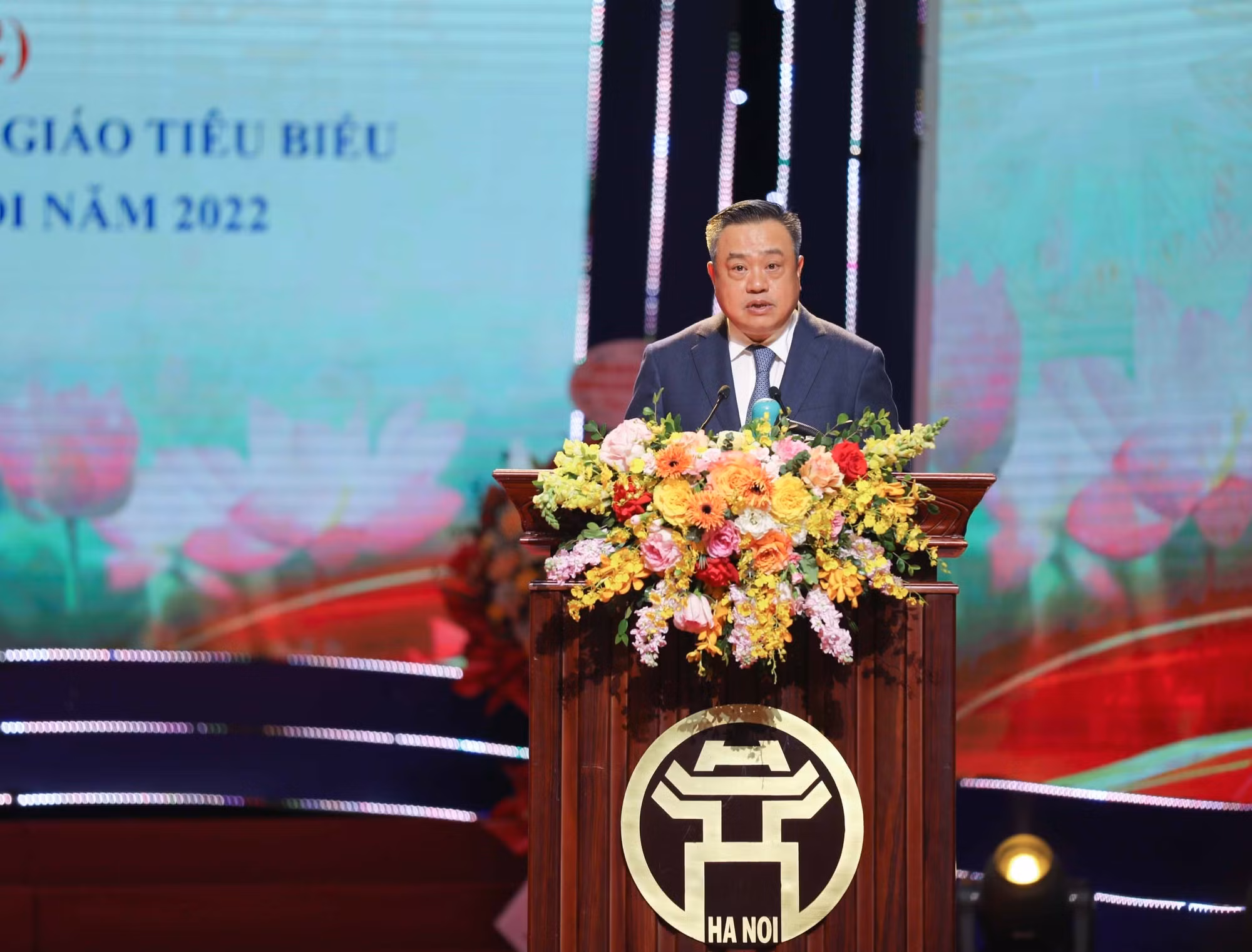 Nhân Ngày Nhà giáo Việt Nam 20/11: Tuyên dương các điển hình tiên tiến, nhà giáo mẫu mực Thủ đô ảnh 1