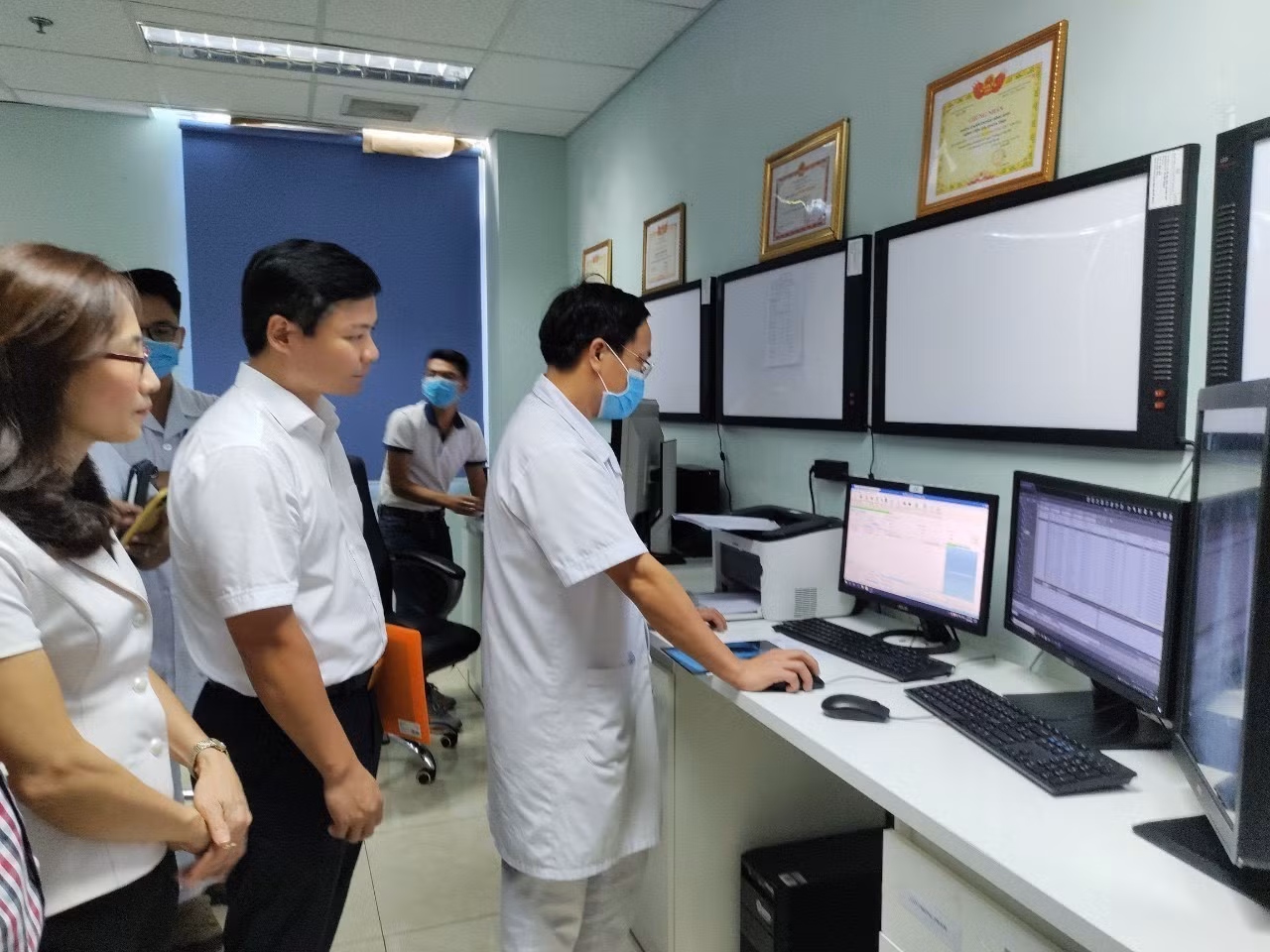 Bệnh viện đầu tiên tại vùng cao Yên Bái triển khai bệnh án điện tử ảnh 2